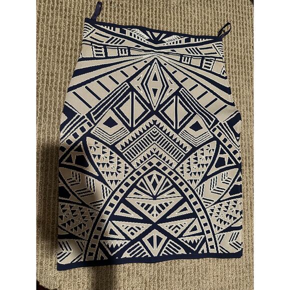 BCBGMAXAZRIA Women's Geometric Blue Bandage Pencil Small Size Skirt NWT - Picture 4 of 5